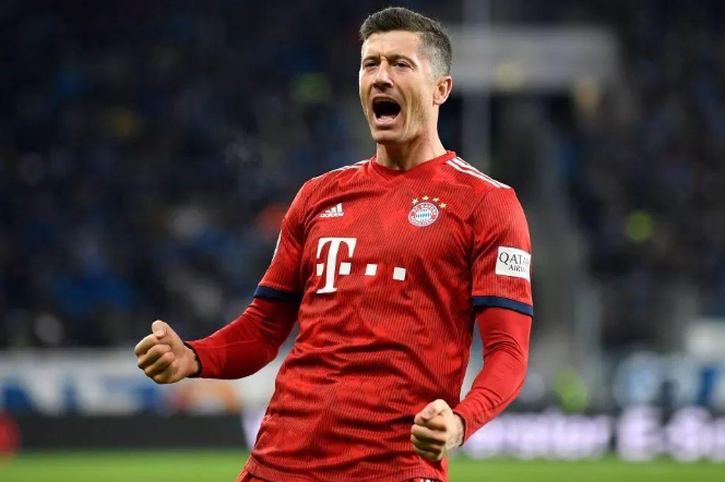  莱万多夫斯基独中三元，拜仁七球血洗波鸿创纪录